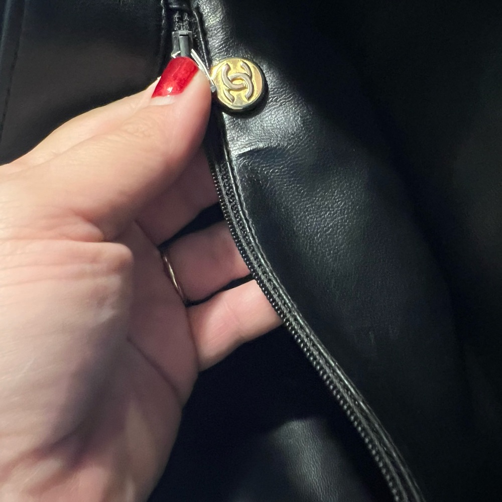 Vintage Chanel Black and Gold Quilted Shoulder Bag - Picture 12 of 16